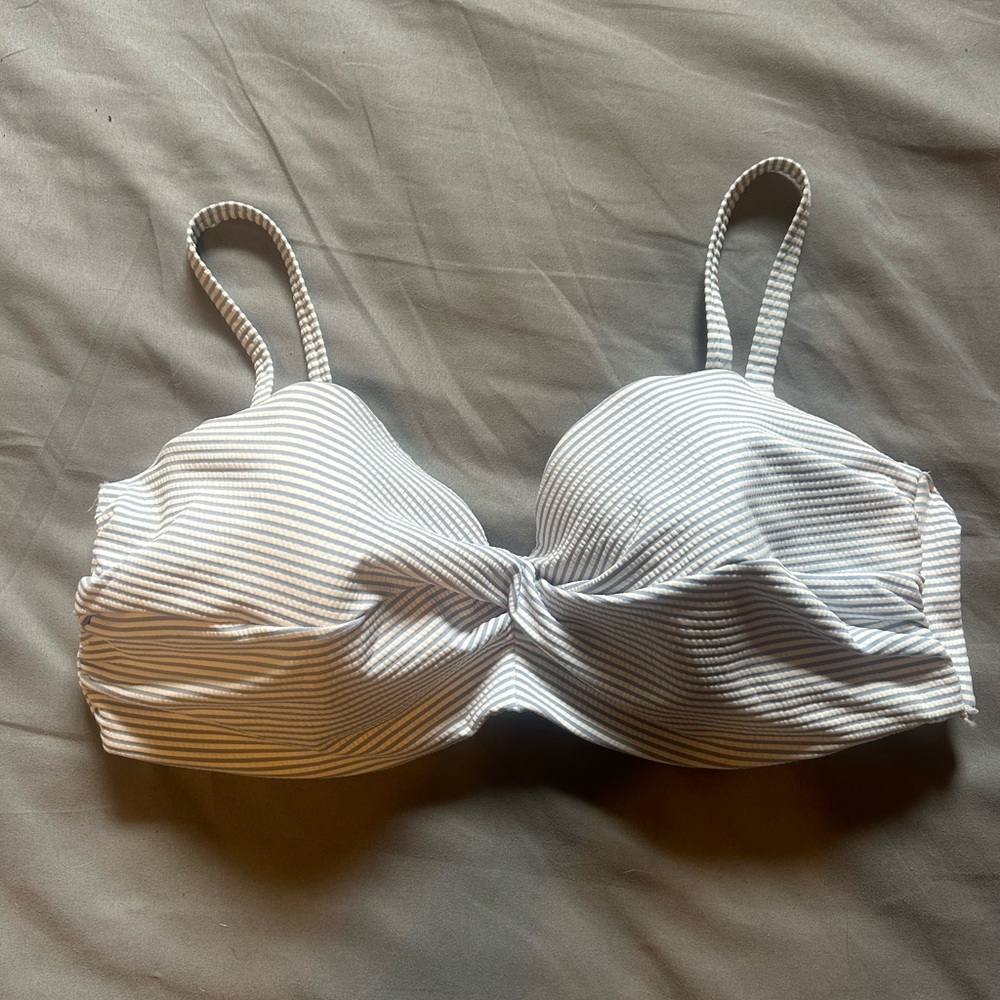 H&M Swim bikini top size 42 C new with tags seersucker